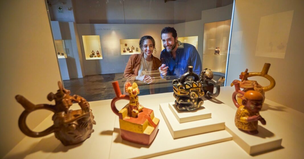 Turistas en Museo Larco, Lima